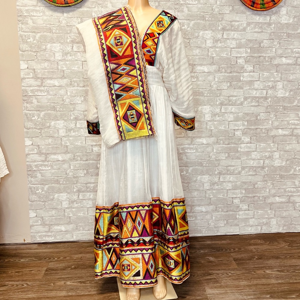 Ethiopian /Eritrean Traditional dress /bahilwe kemis (የሐበሻ የሐገር ባህል ልብስ)